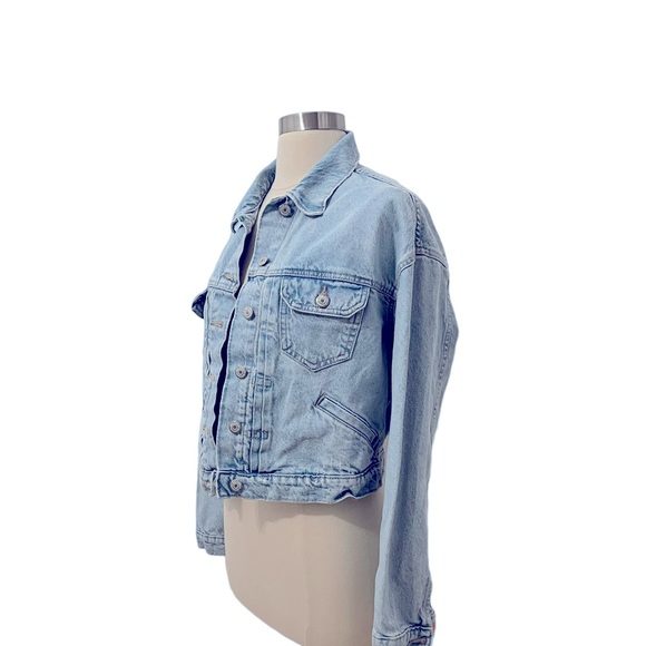 Old Navy Womens Jean Button Down Jacket Size Medium Light Blue in Color - Picture 3 of 5